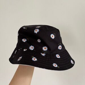 Reversible Alice & Olivia Sunflower Black and White Bucket Hat